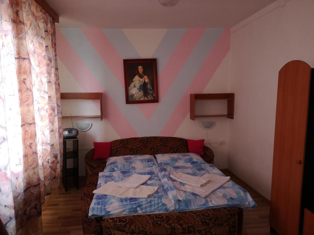Biela Labut Hotel Michalovce Exterior photo