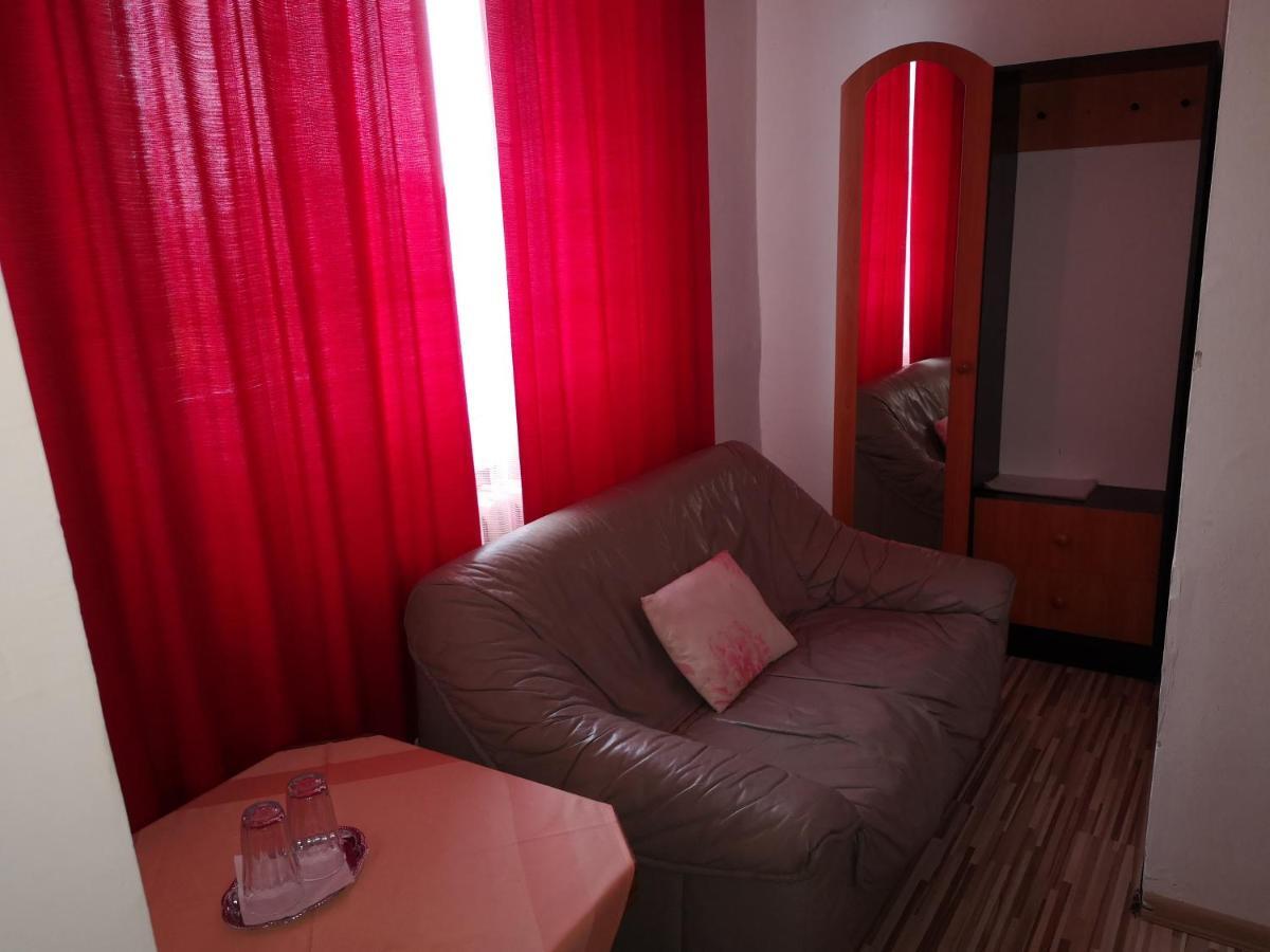 Biela Labut Hotel Michalovce Exterior photo