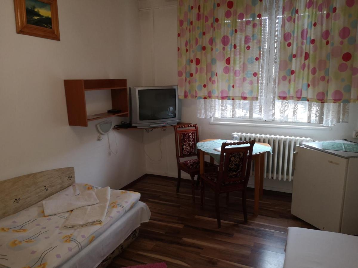 Biela Labut Hotel Michalovce Exterior photo