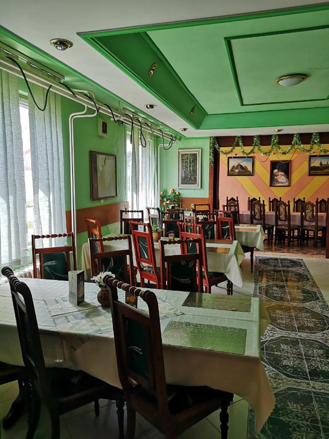 Biela Labut Hotel Michalovce Exterior photo