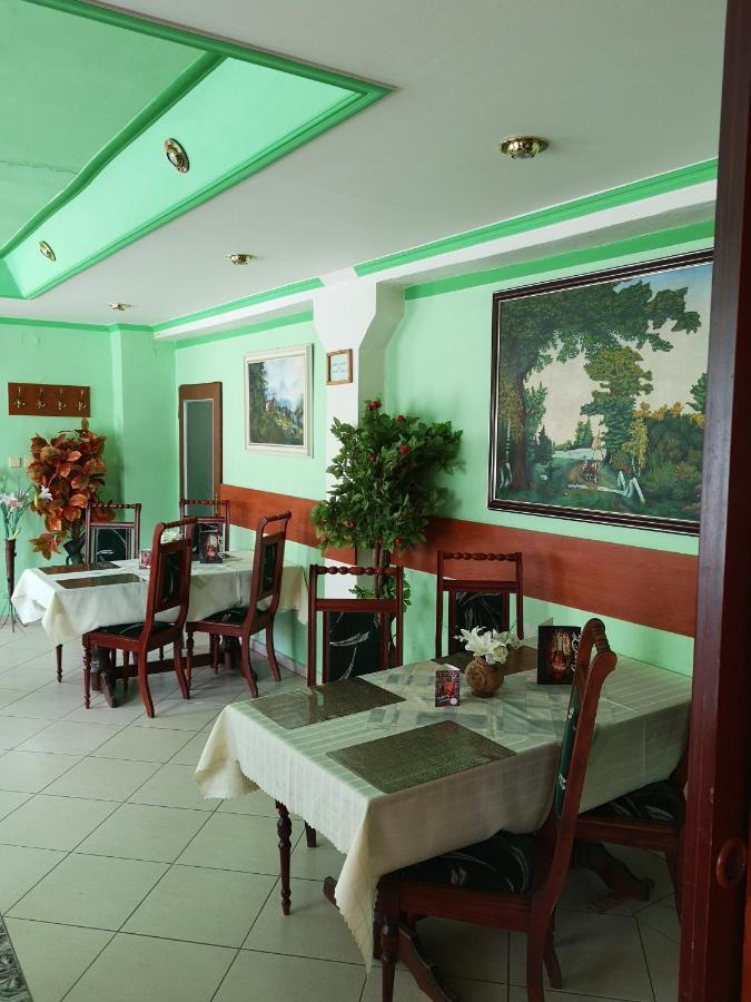Biela Labut Hotel Michalovce Exterior photo